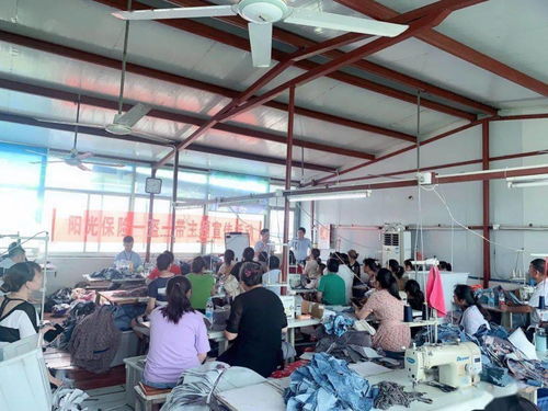 陽光人壽淮安中支走進(jìn)服裝廠，開展“一盔一帶”安全教育，守護零售從業(yè)者出行安全